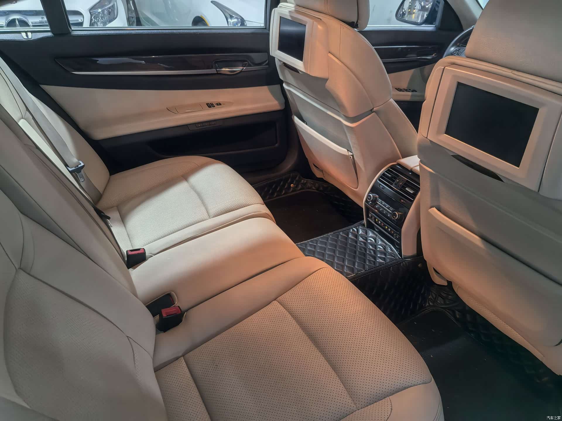 BMW 7 Series, 2011 21