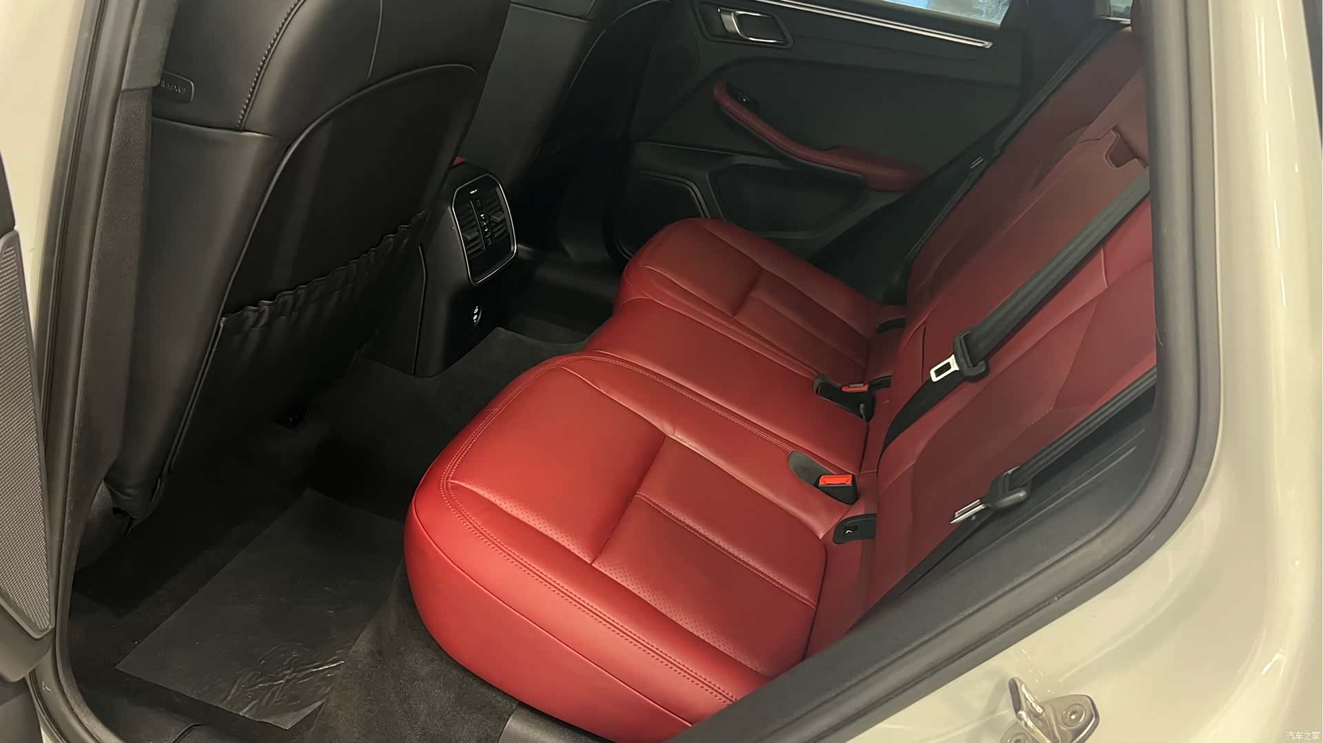 Porsche Macan, 2023 11