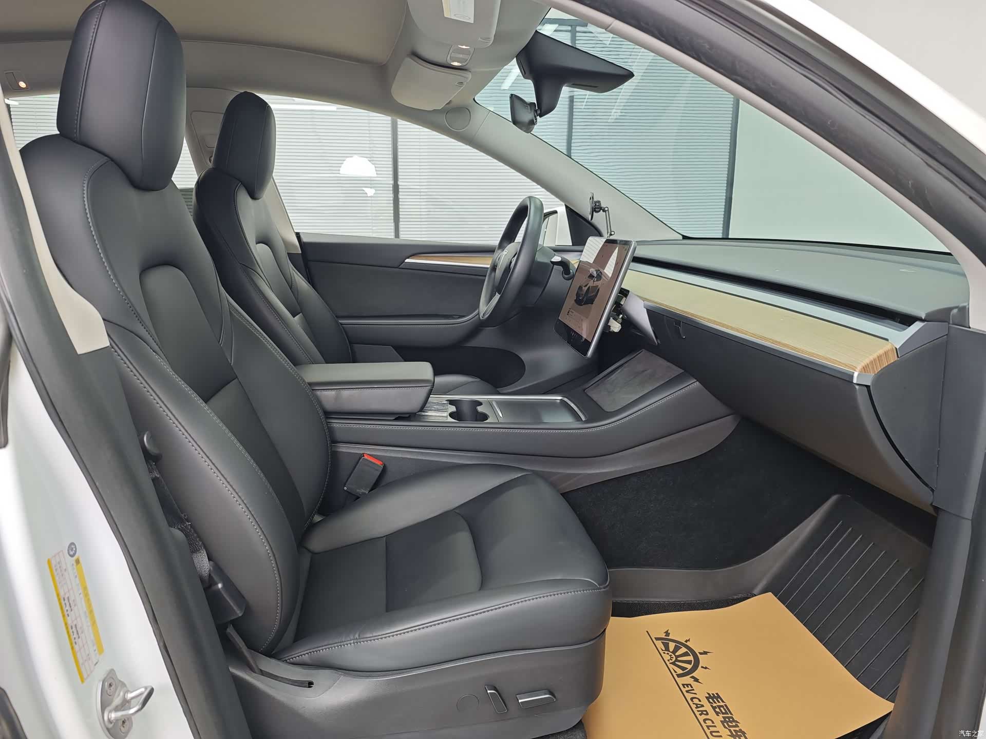 Tesla Model Y, 2022 46