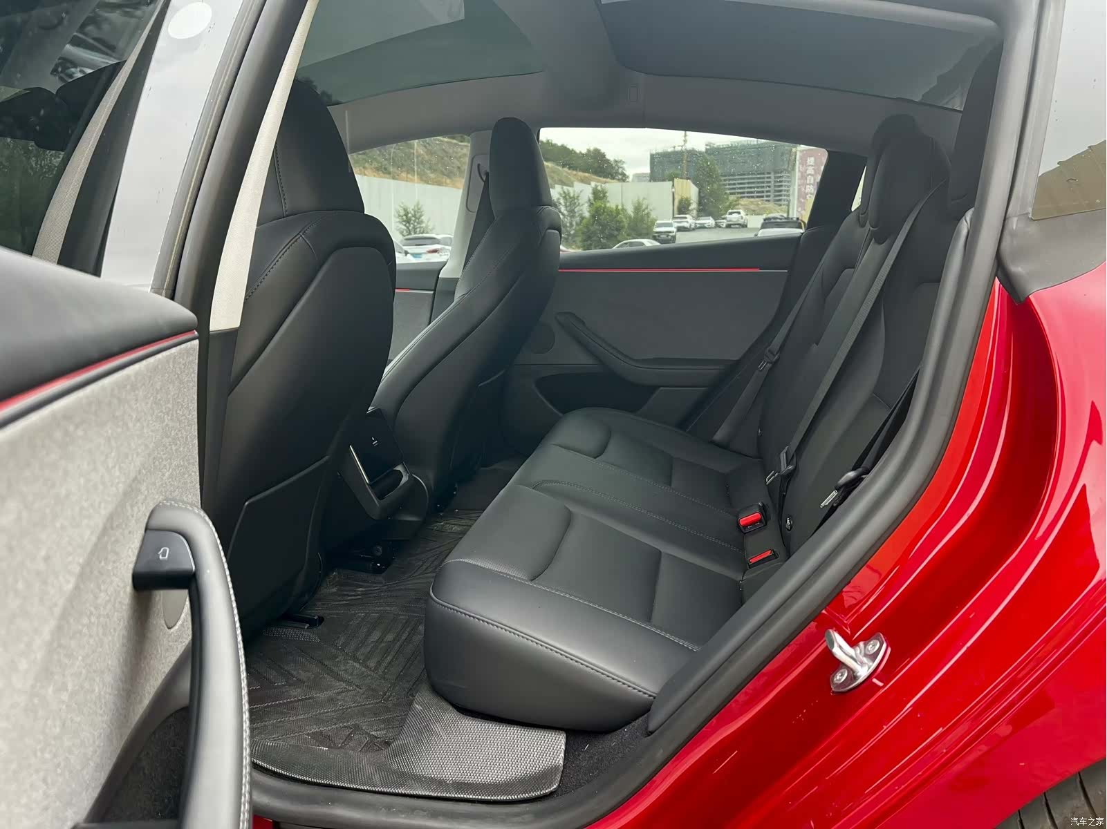 Tesla Model 3, 2025 6