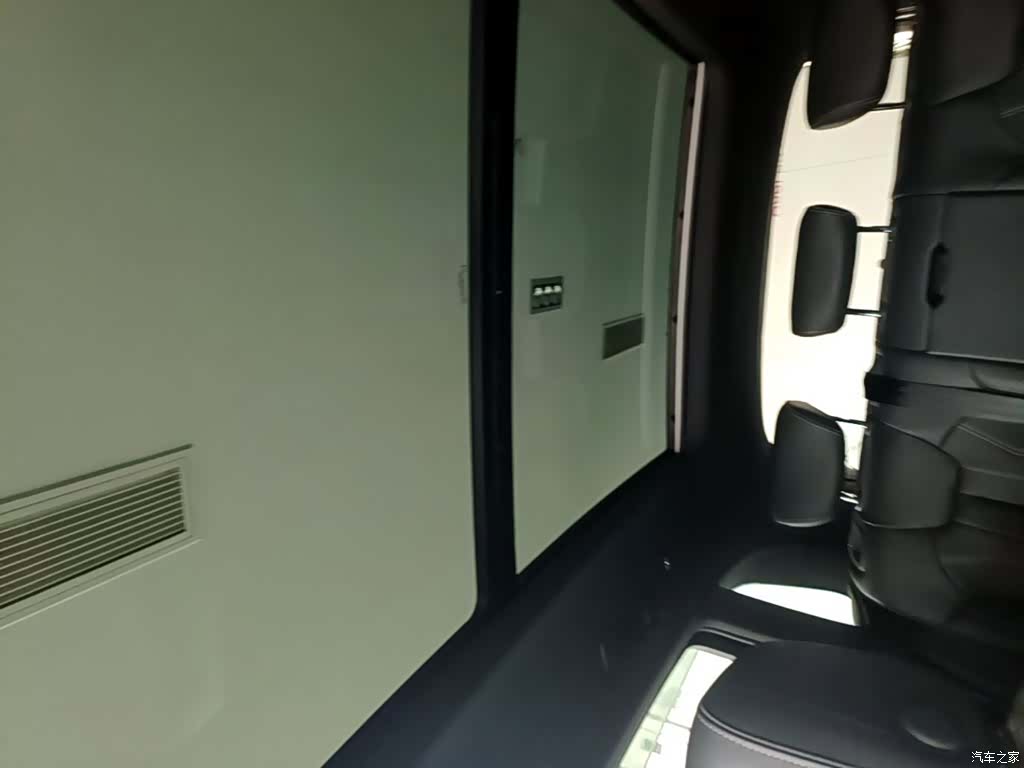 Audi Q5L, 2025 18