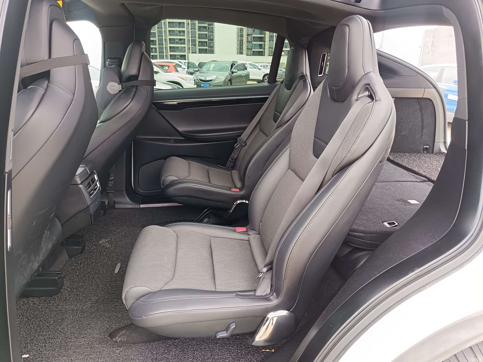 Tesla Model X, 2017 10