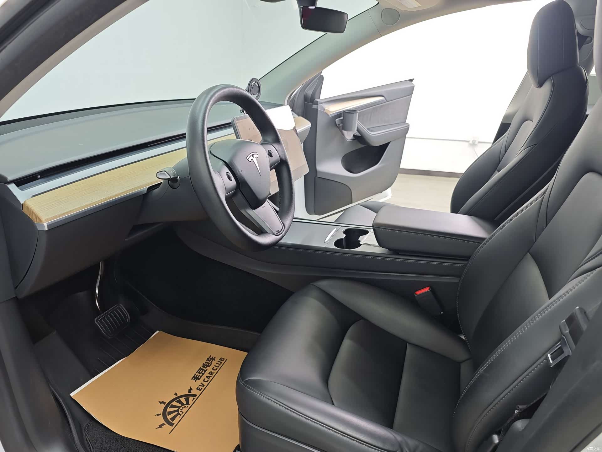 Tesla Model Y, 2022 17