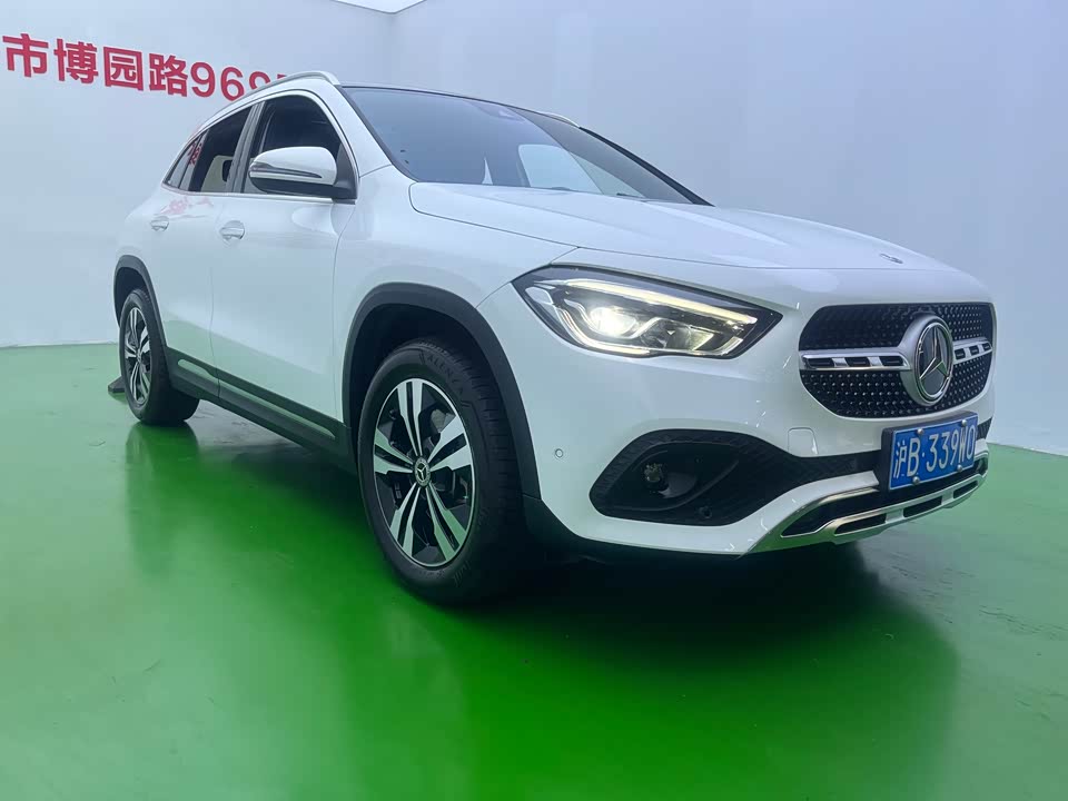 Mercedes-Benz GLA Mercedes-Benz GLA