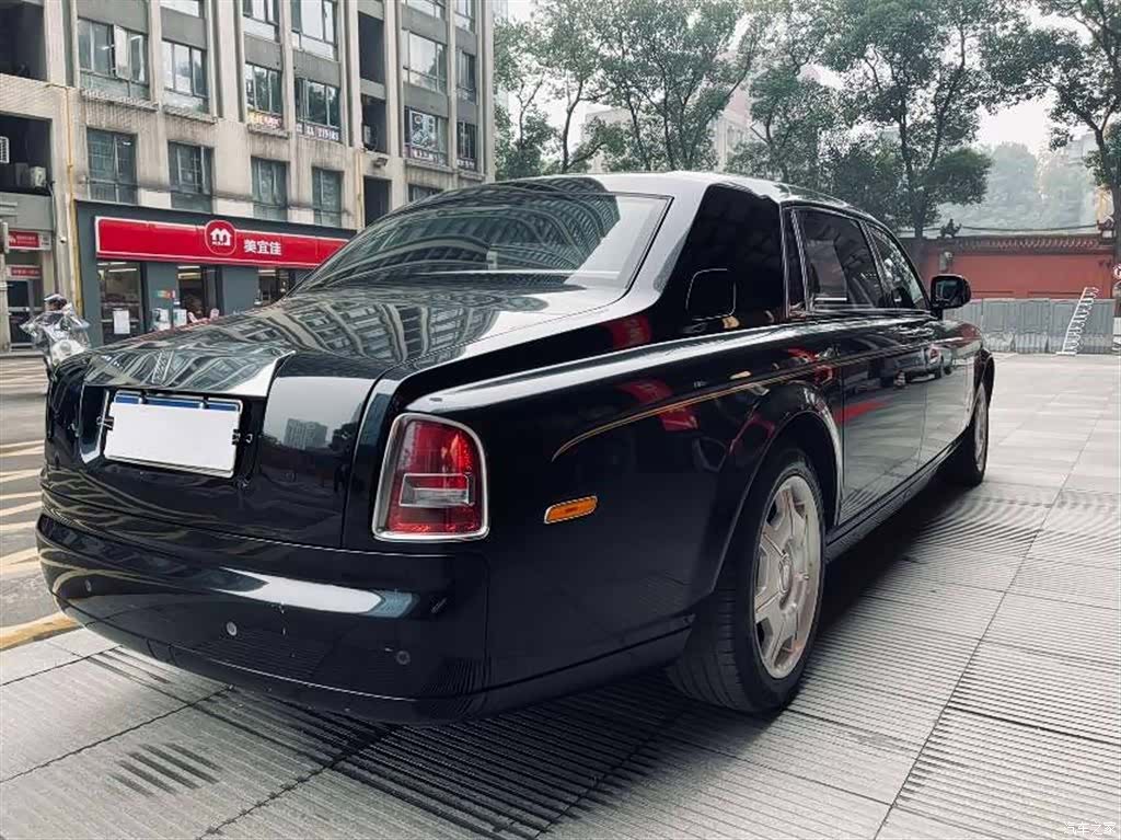Rolls-Royce Phantom, 2012 4