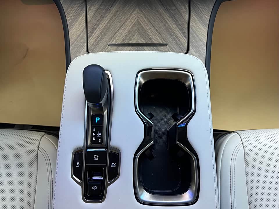 Lexus LM Lexus LM