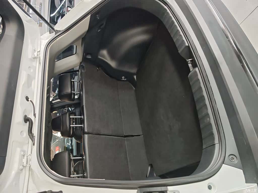 Toyota Frontlander, 2023 17