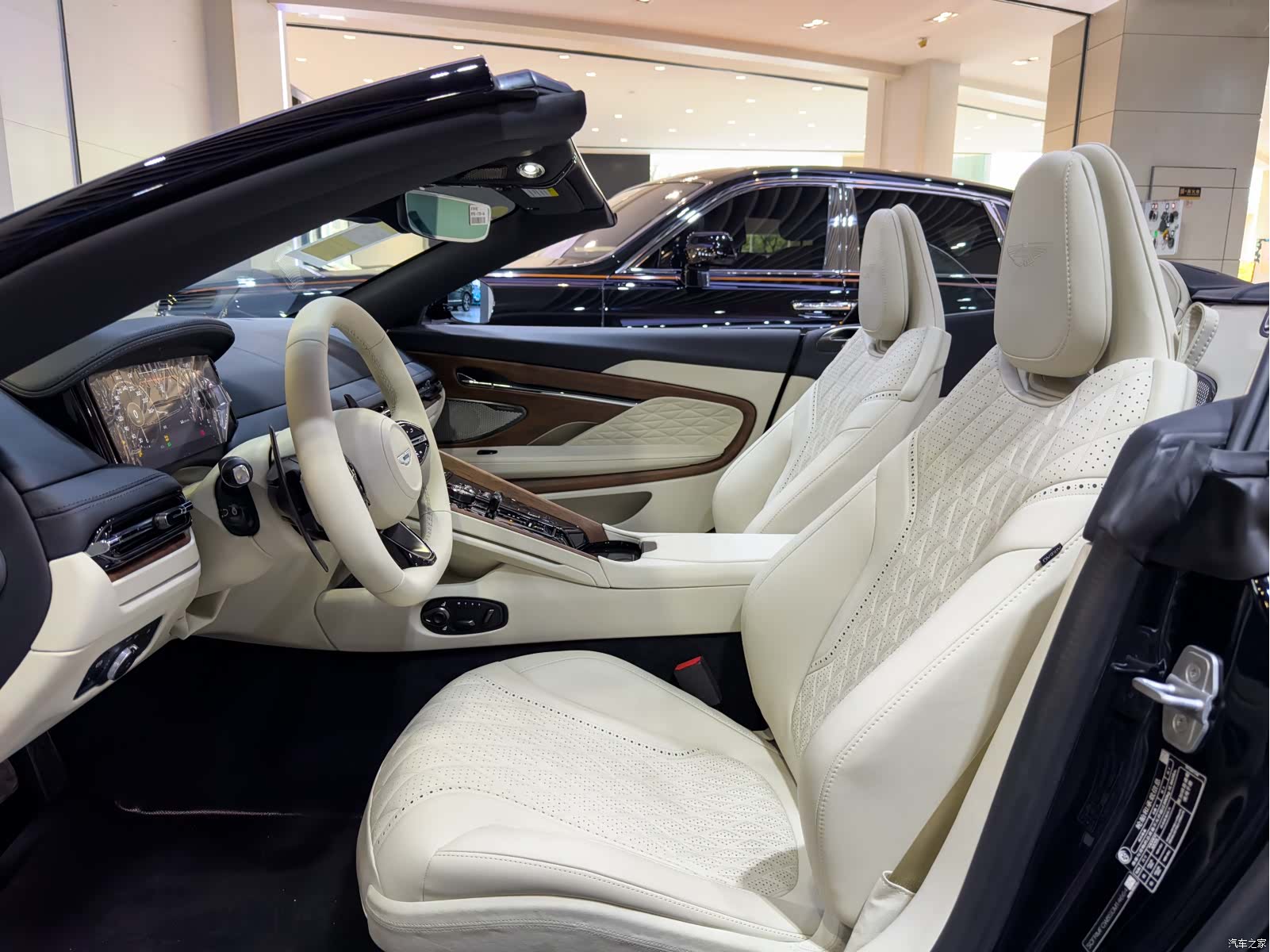 Aston Martin DB12, 2025 16
