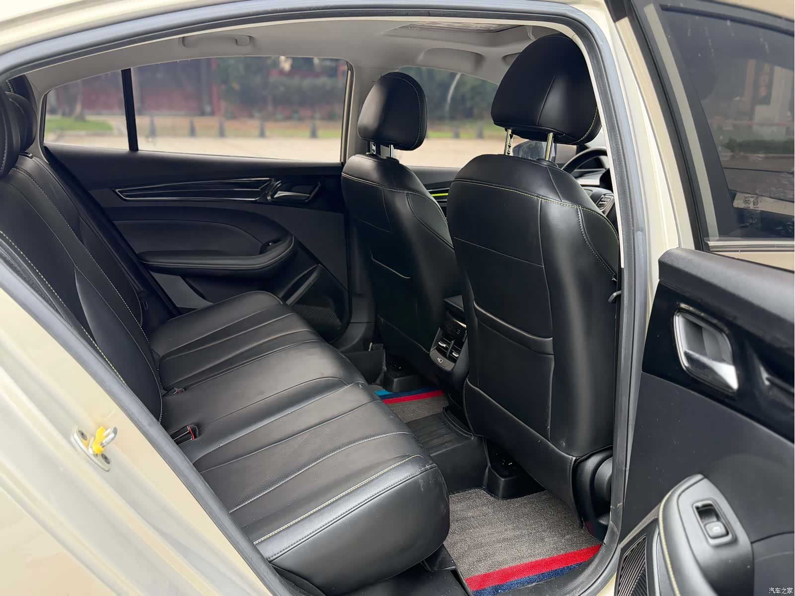 Roewe i5, 2022 все фото