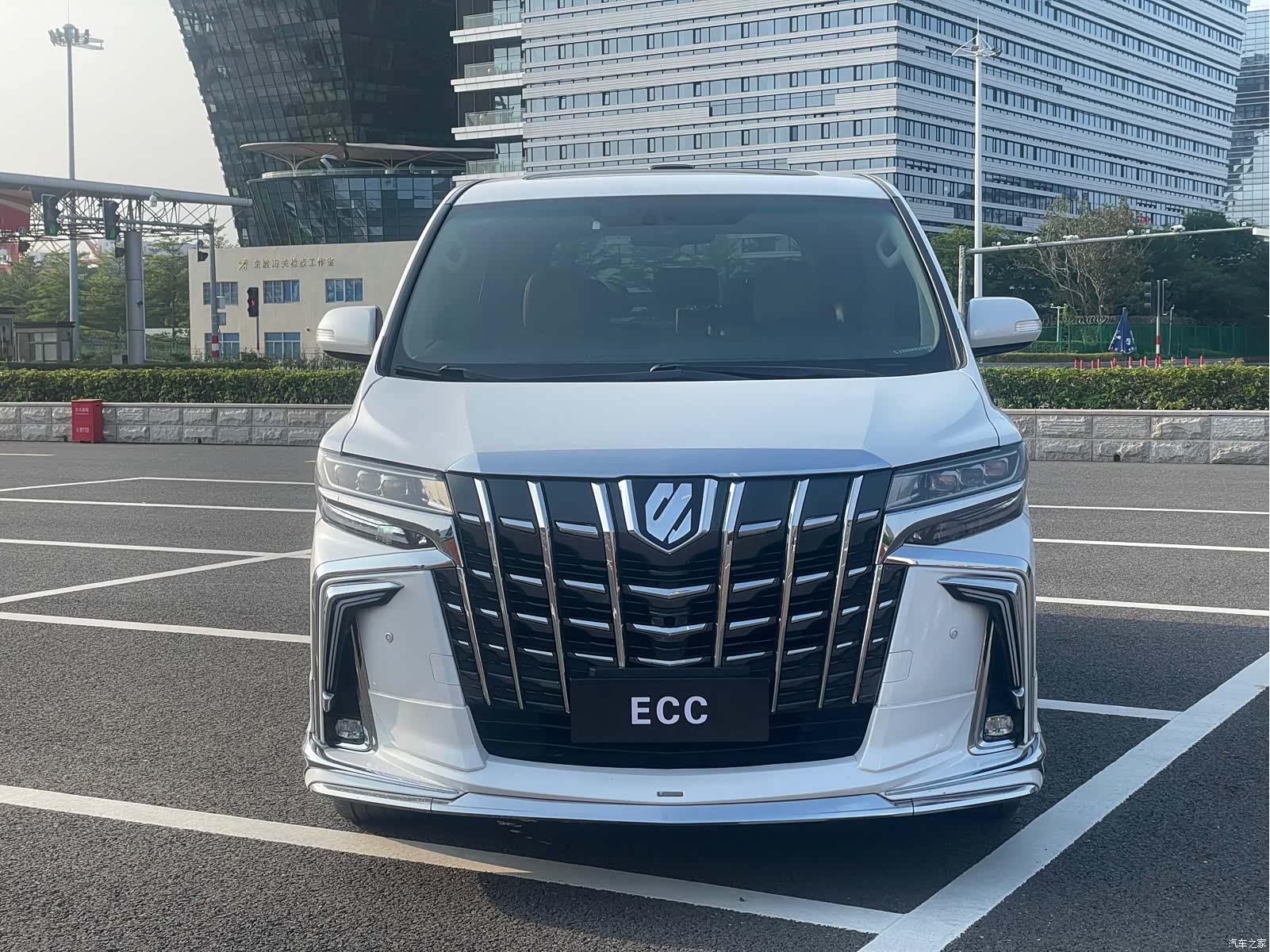 Toyota Alphard, 2013 1