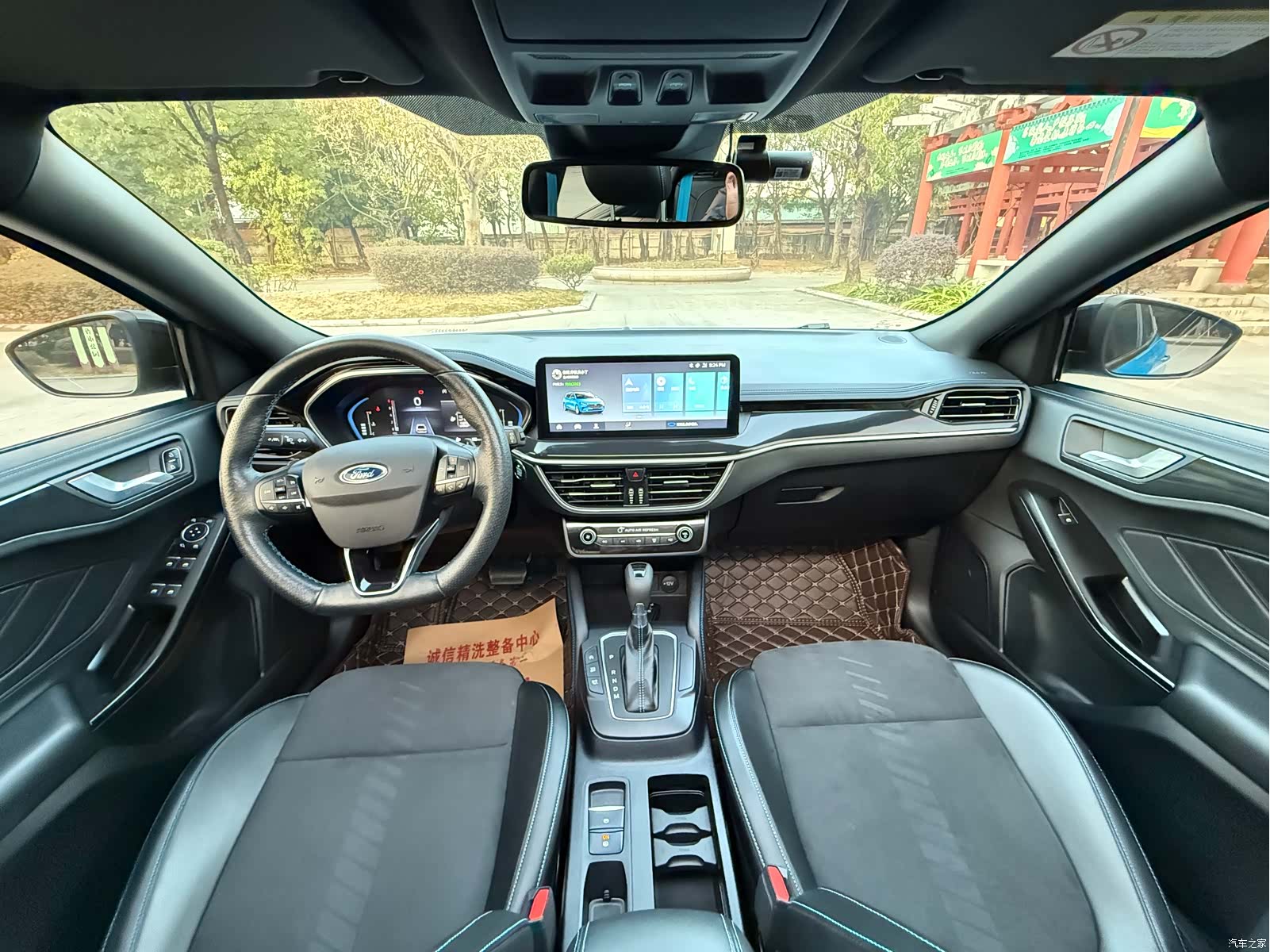 Ford Focus, 2022 все фото