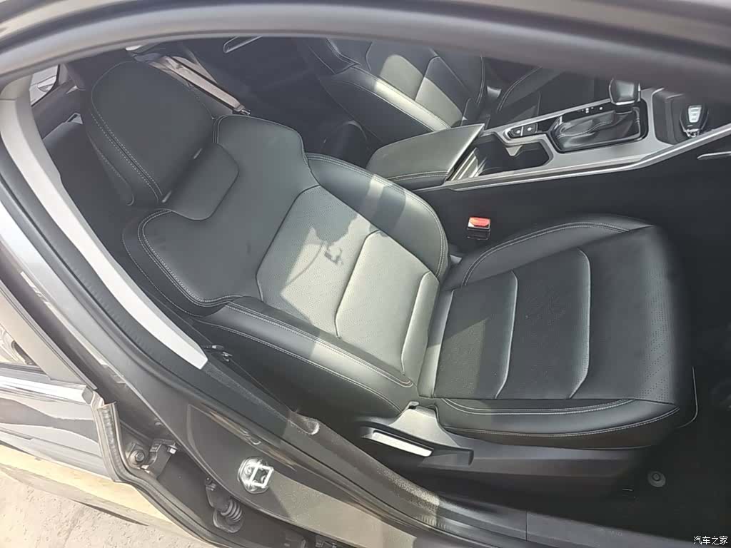 Geely Emgrand, 2022 25