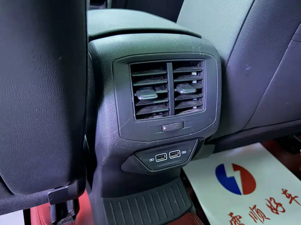 Volkswagen T-ROC exploring Songs