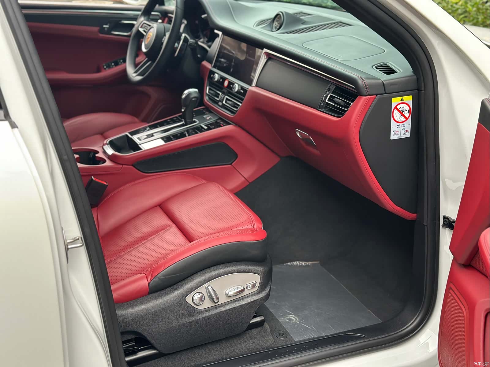 Porsche Macan, 2023 12