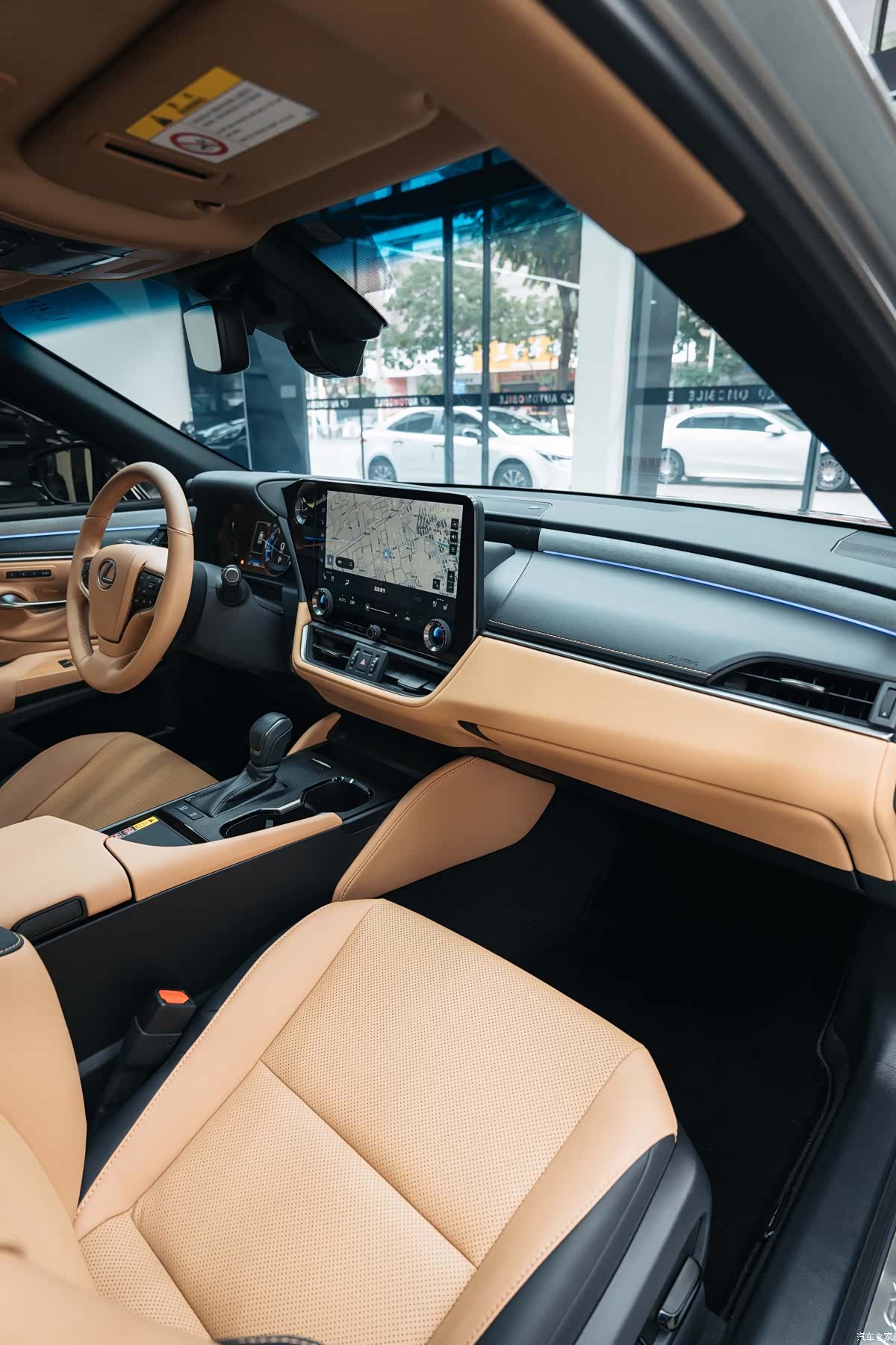 Lexus ES, 2025 18