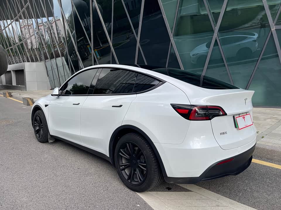 Tesla Model Y Tesla Model Y