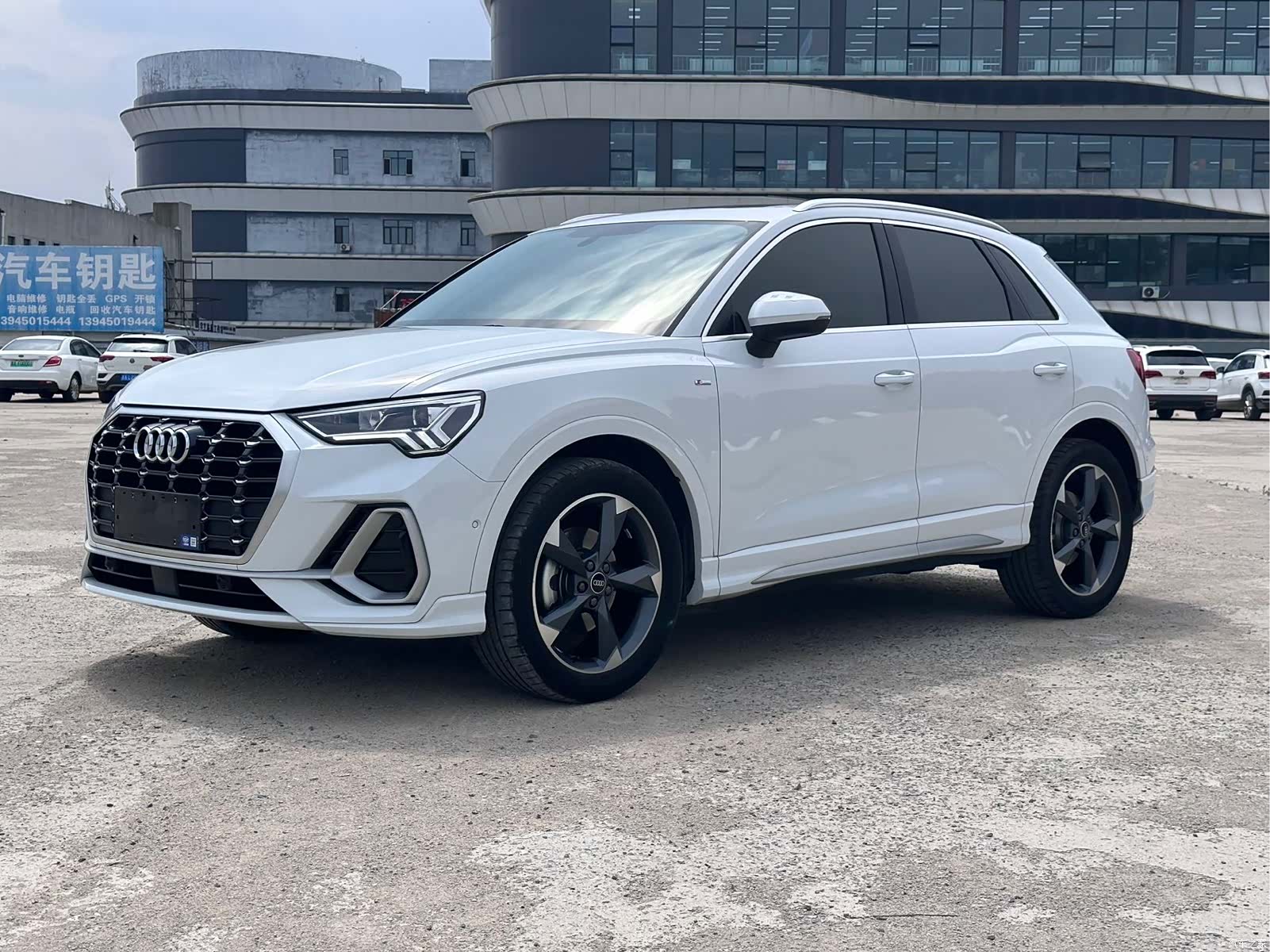 Audi Q3, 2023 1