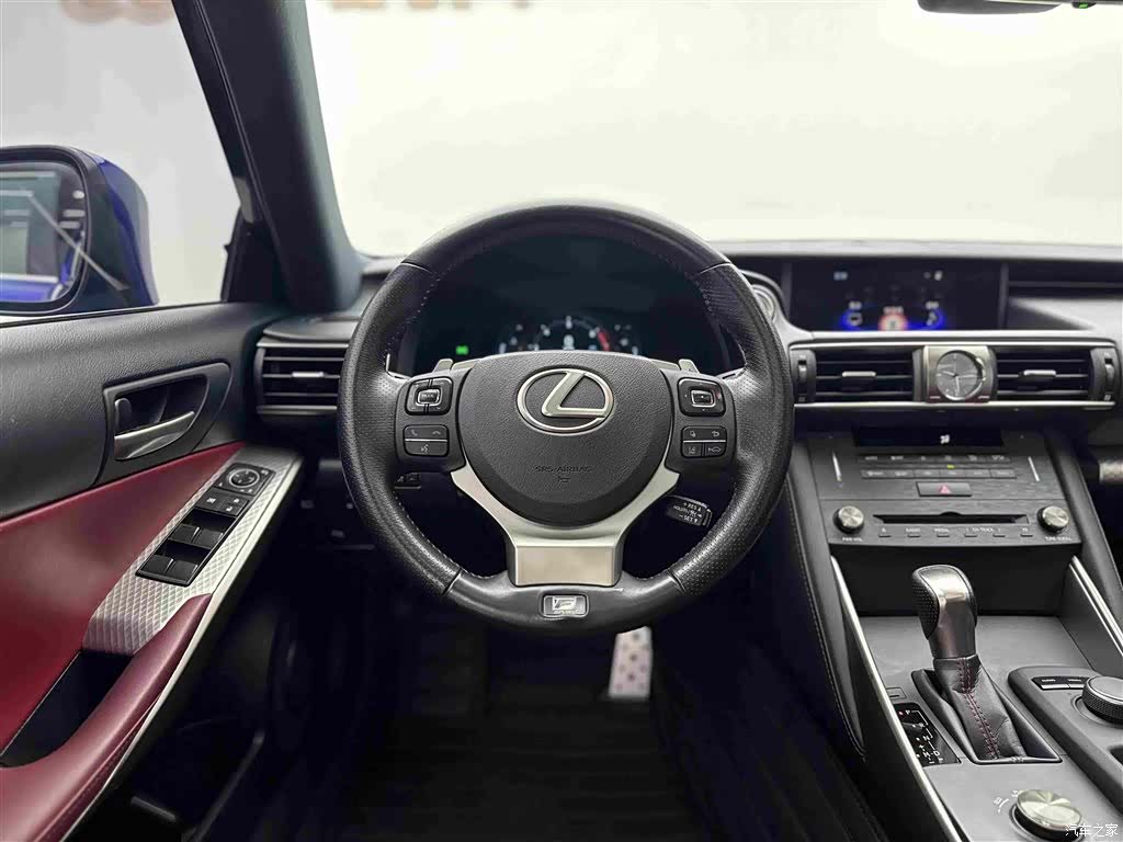 Lexus IS, 2019 9