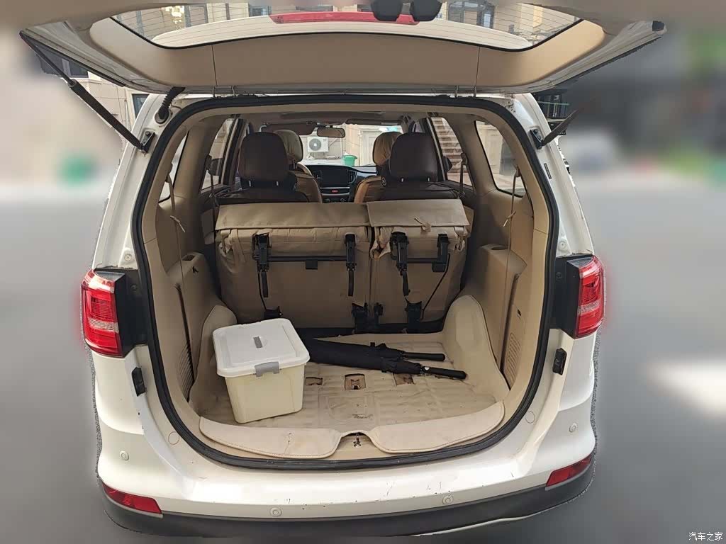 Wuling 730, 2017 10