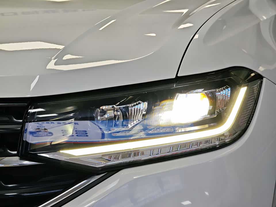 Volkswagen Exploring the shadow