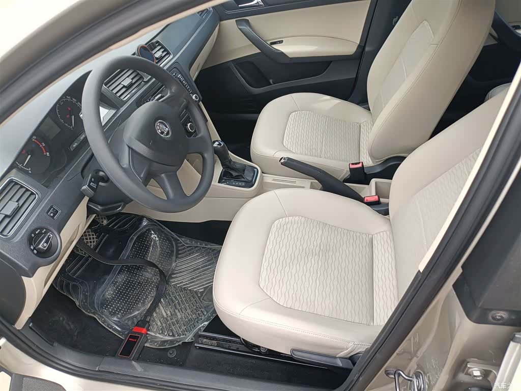 Skoda Rapid, 2014 11