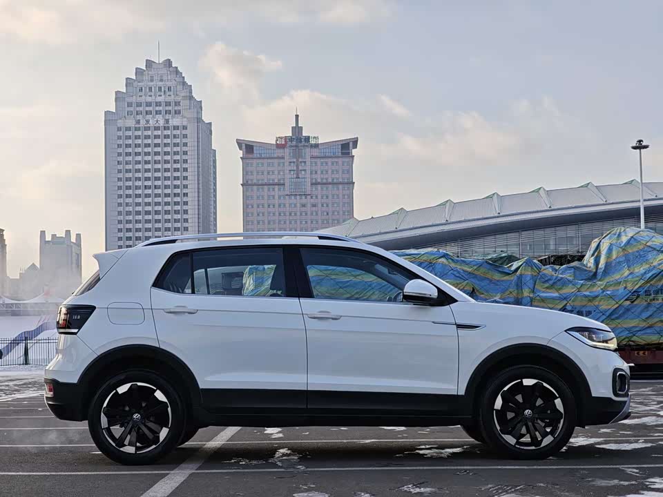 Volkswagen Exploring the shadow