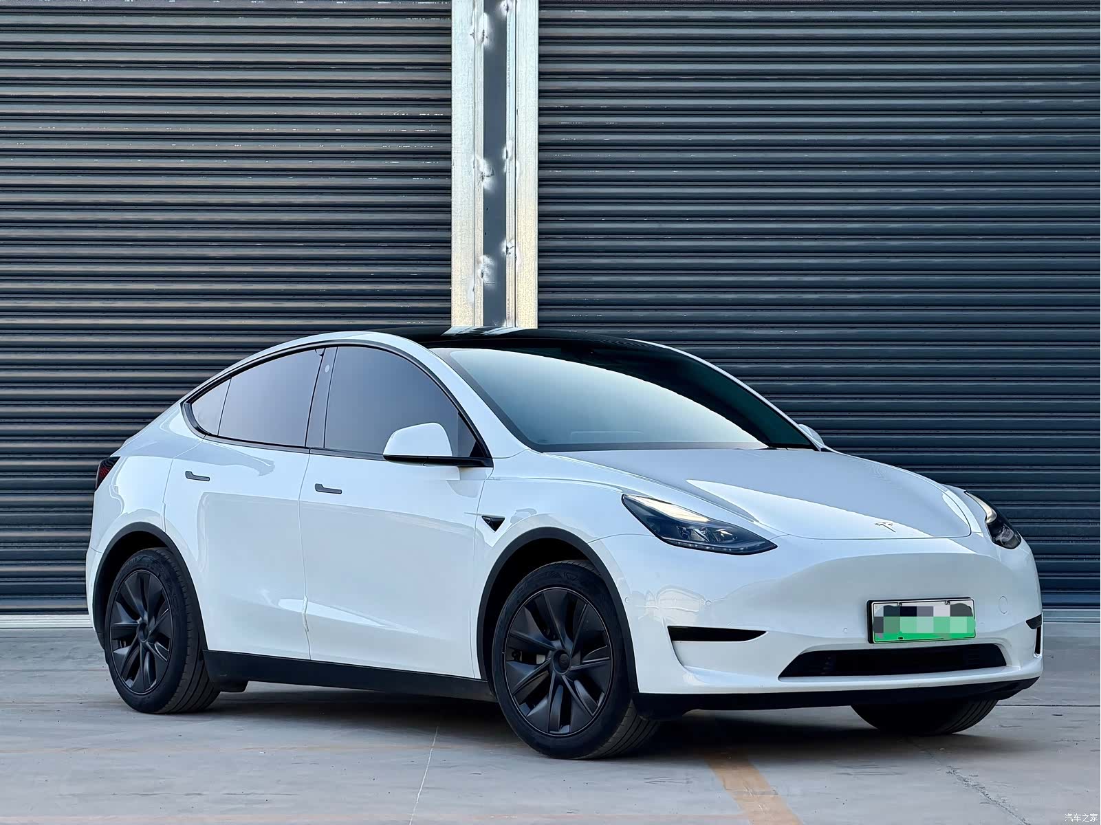 Tesla Model Y, 2023 2