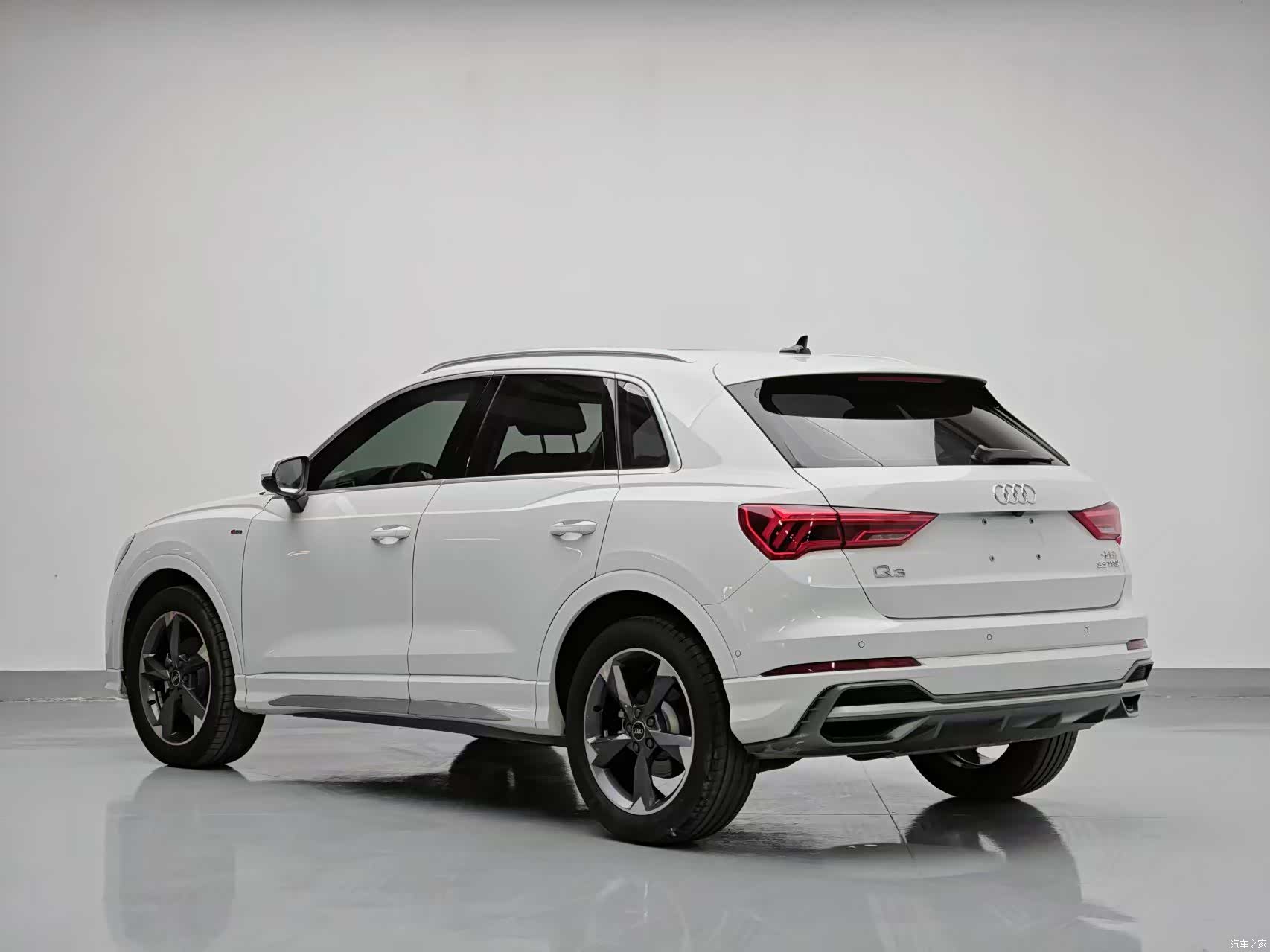 Audi Q3, 2023 4