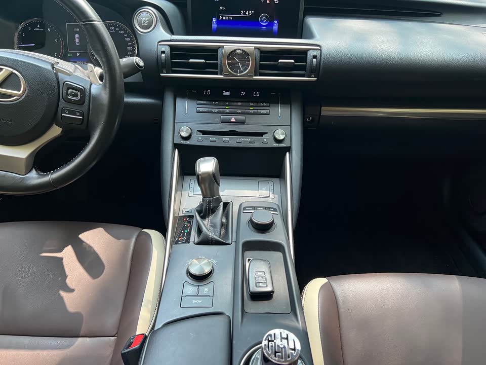 Lexus IS