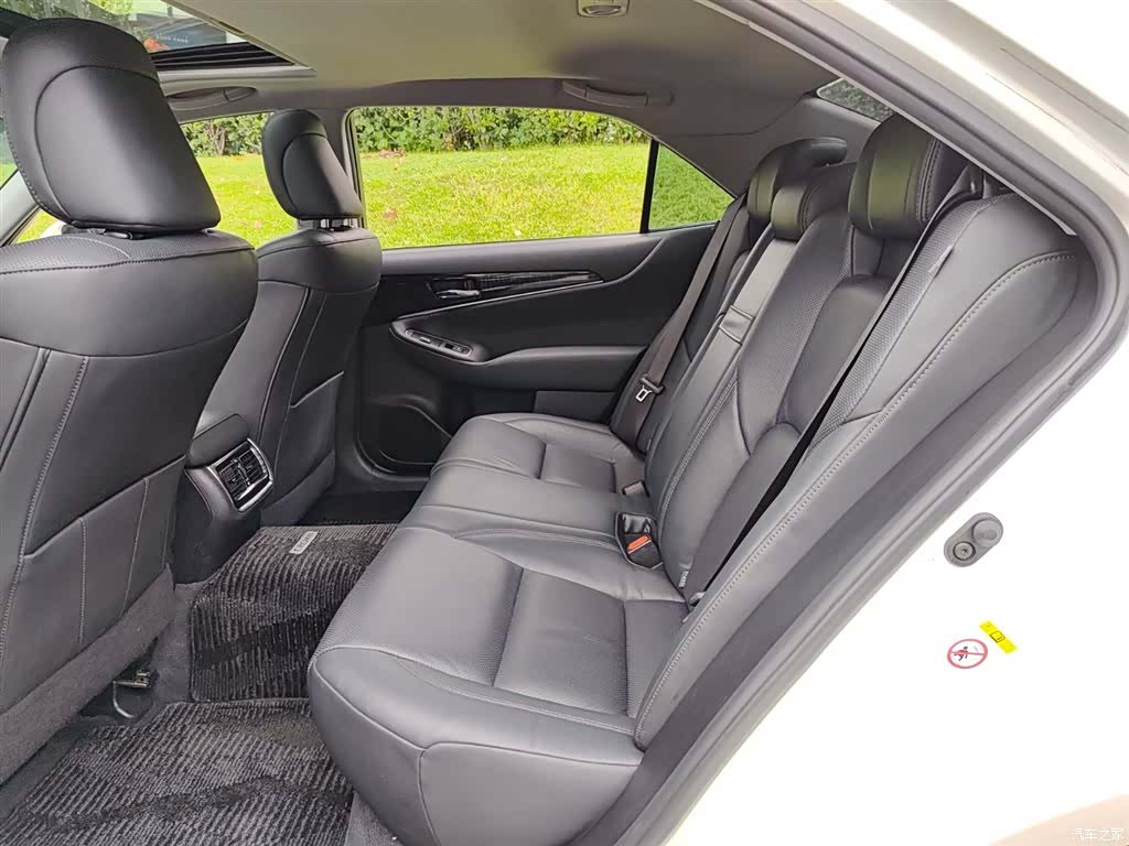 Toyota Crown, 2016 8
