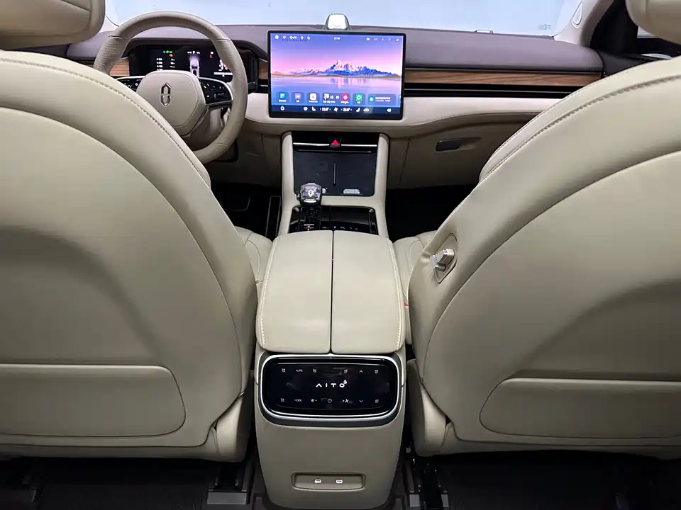 AITO Ask the world M7