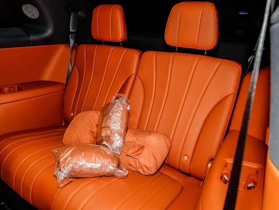 AITO Ask the world M8