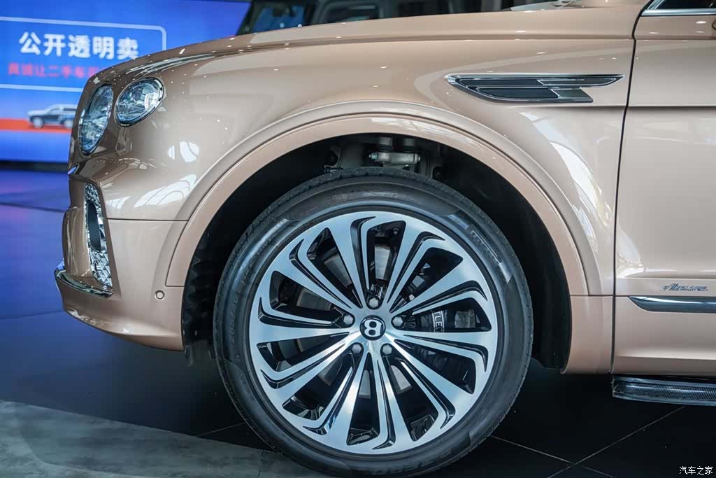 Bentley Bentayga, 2023 6