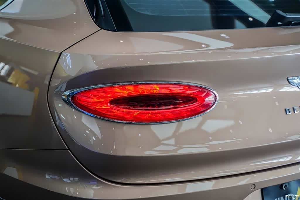 Bentley Bentayga, 2023 21