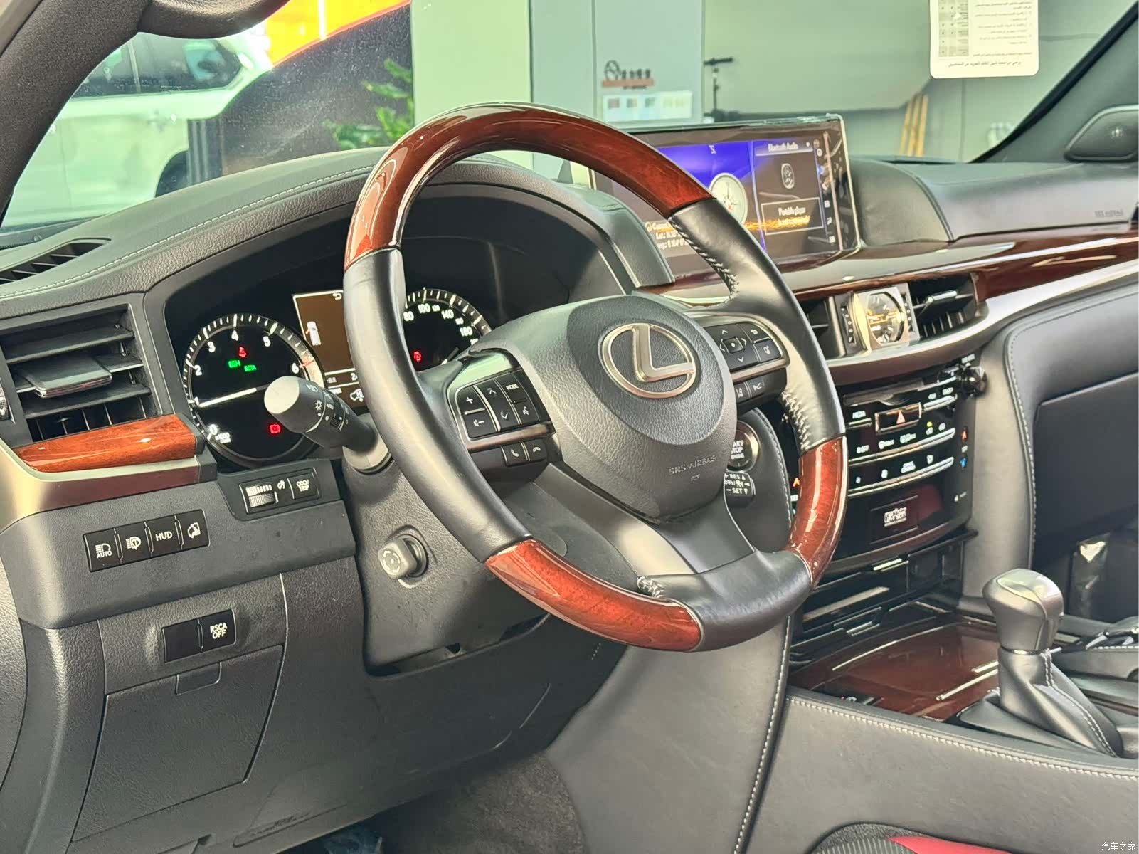 Lexus LX, 2023 4