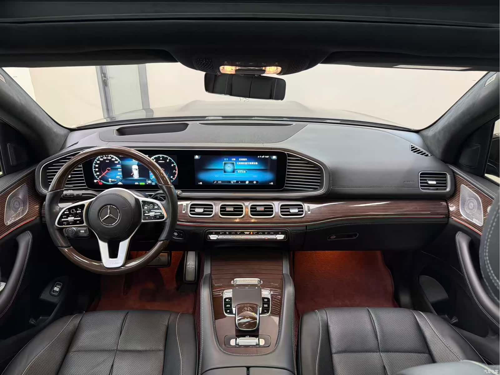 Maybach GLS, 2021 3