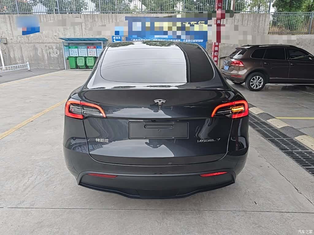 Tesla Model Y, 2024 6