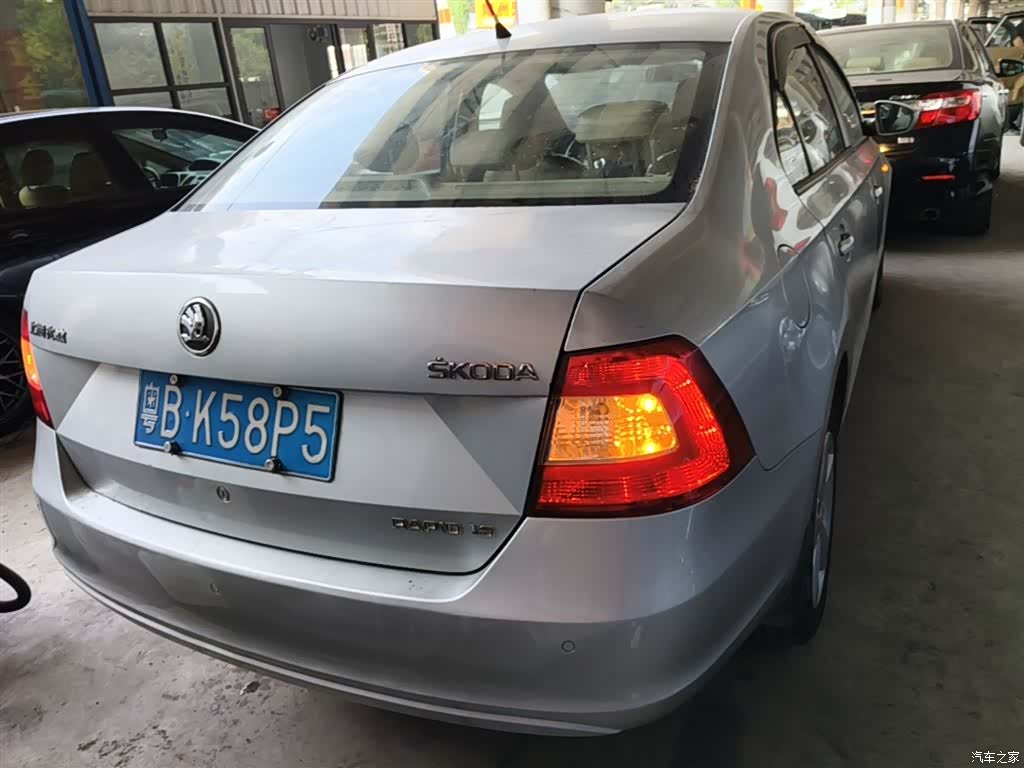 Skoda Rapid, 2014 6