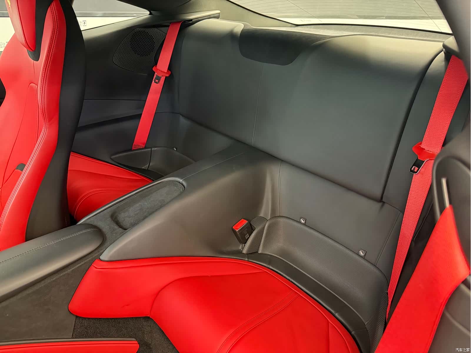 Ferrari Roma, 2021 12