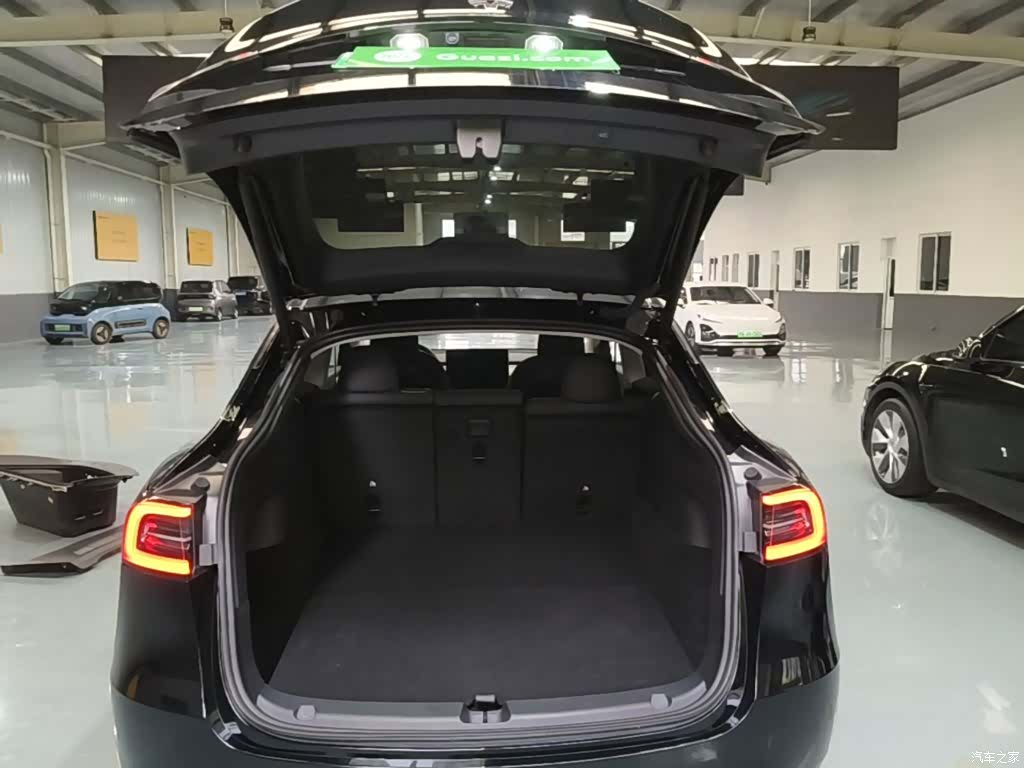 Tesla Model Y, 2023 19