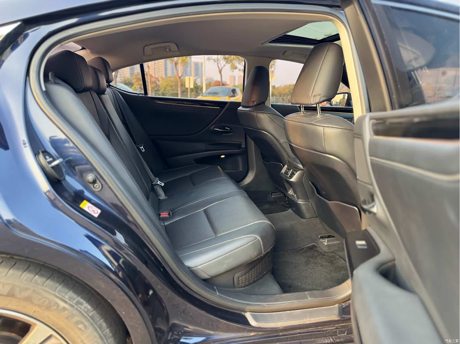 Lexus ES, 2019 16