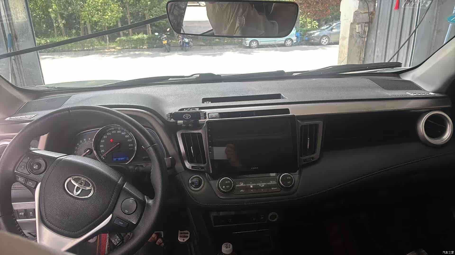 Toyota RAV4, 2016 все фото