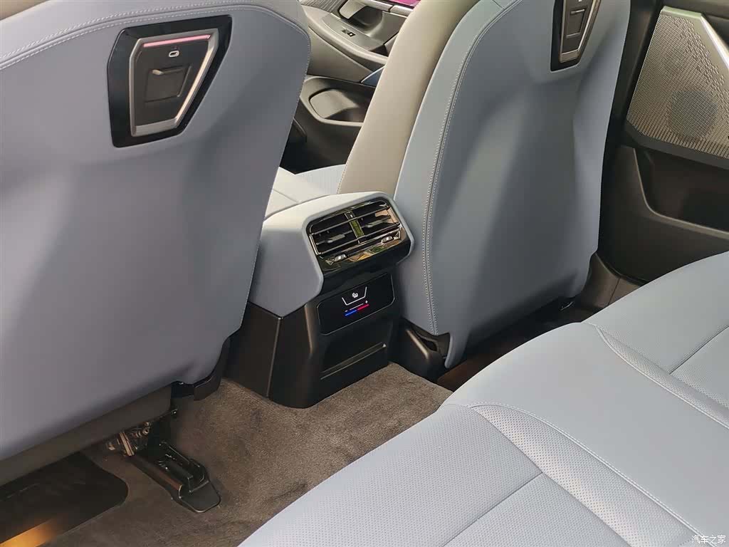 BMW i5, 2025 9