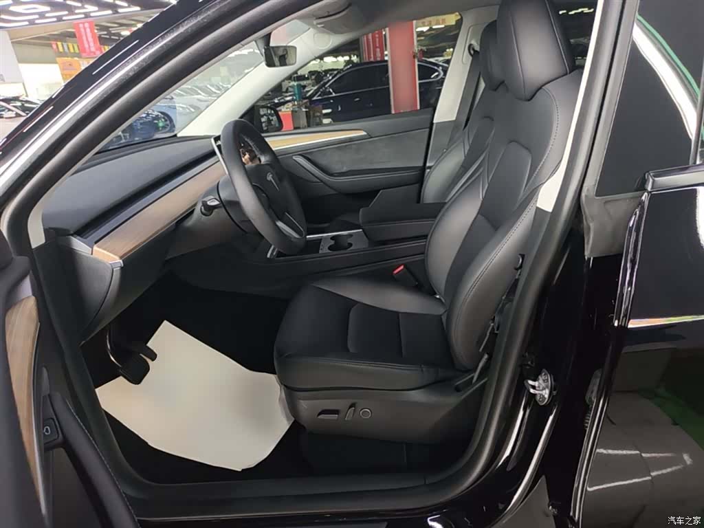 Tesla Model Y, 2023 15