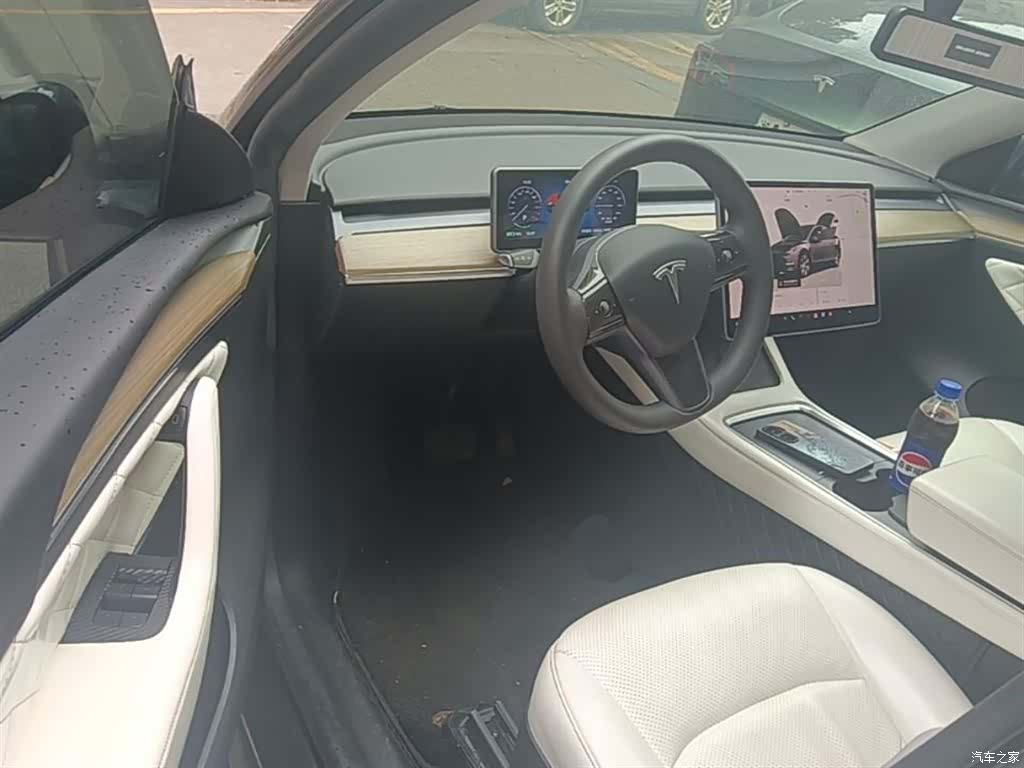 Tesla Model Y, 2022 12
