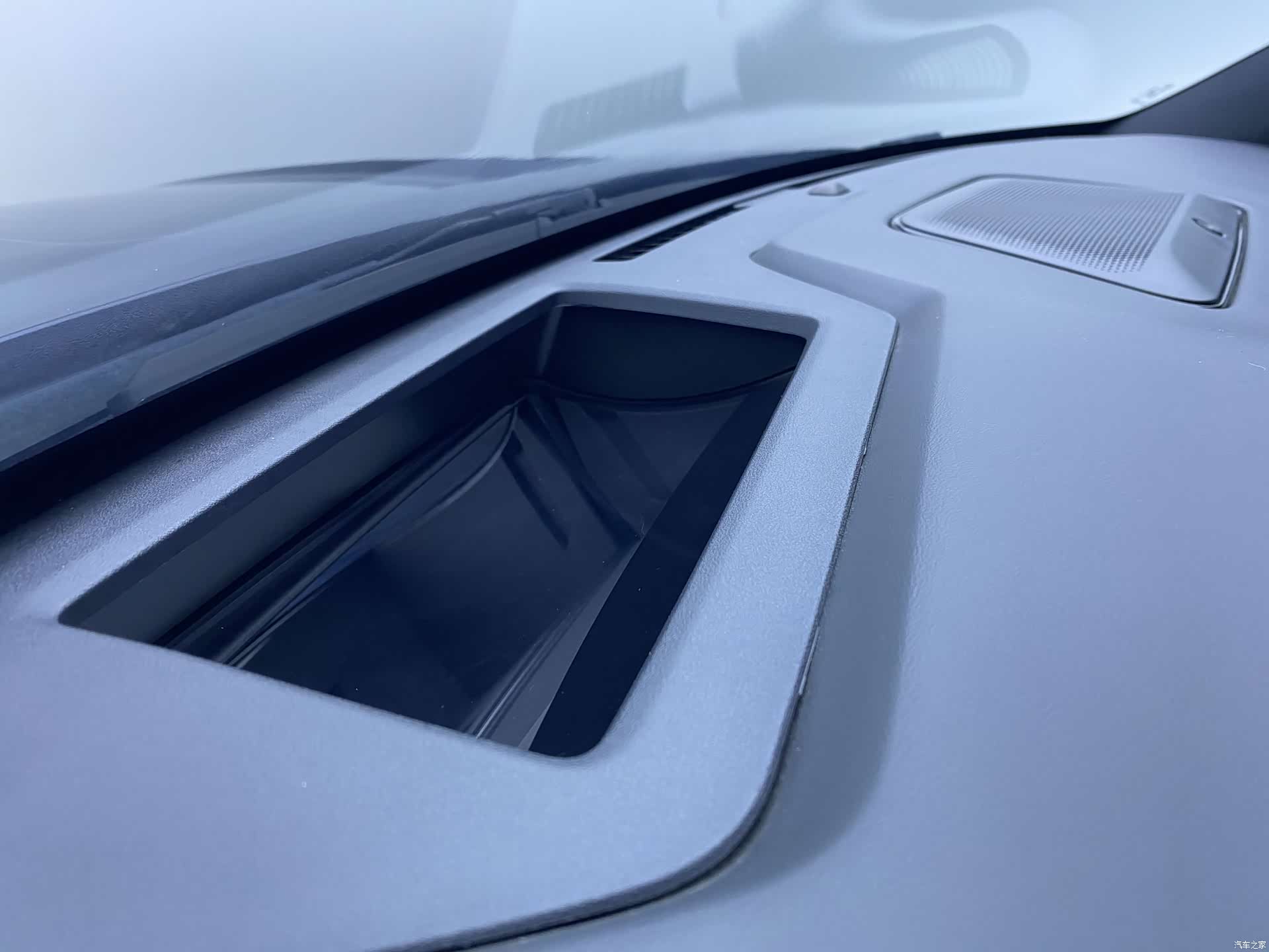 Ford Explorer, 2023 12