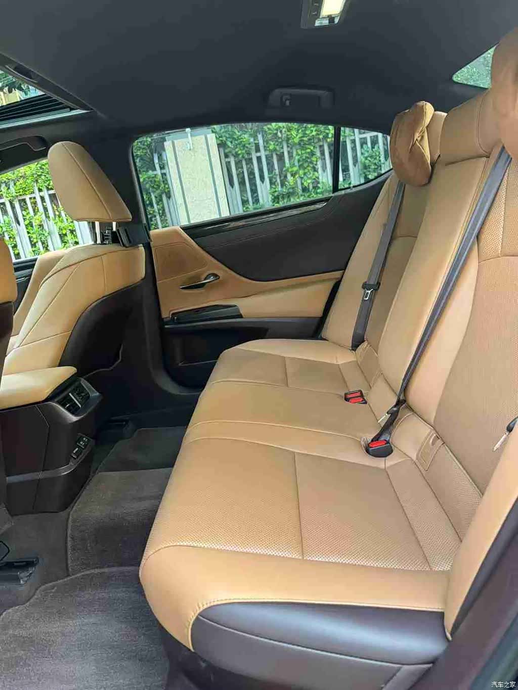 Lexus ES, 2019 8