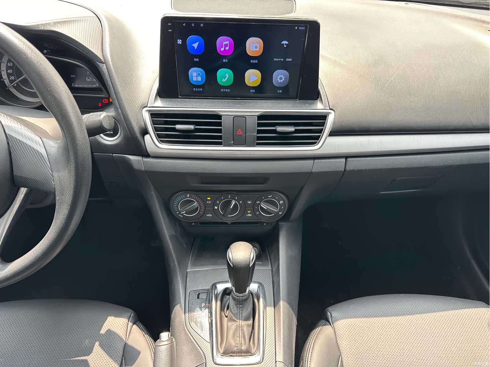 Mazda Mazda3, 2015 12