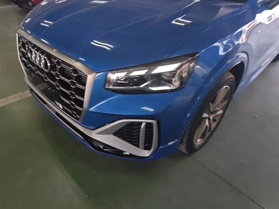 Audi Q2L