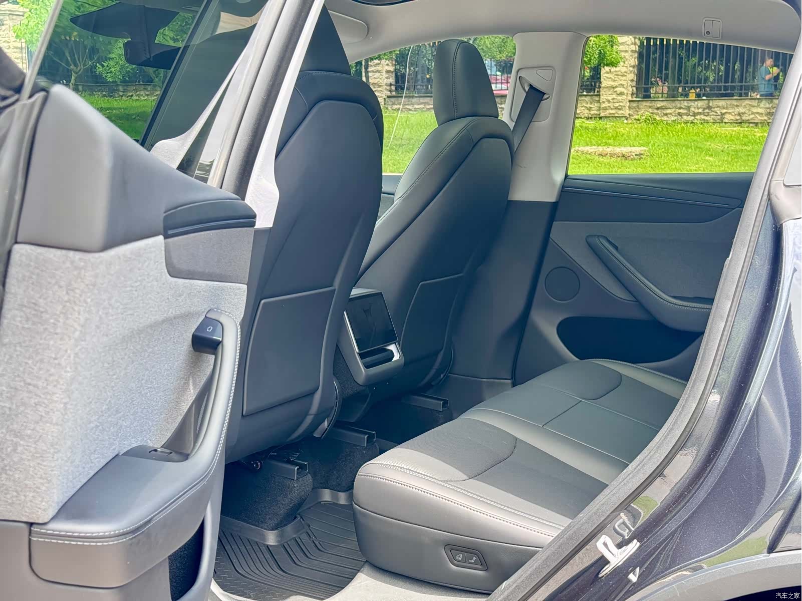 Tesla Model Y, 2025 8